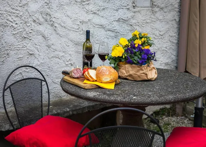 Loppia Bay View Apartment